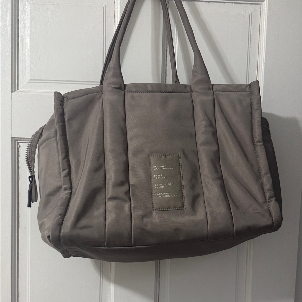 Marc Jacobs THE PUFFY NYLON LARGE TOTE BAG - Picture 2 of 3